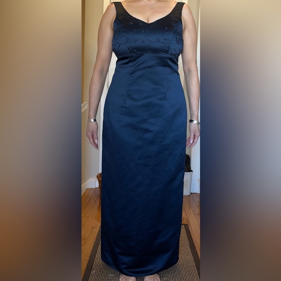 Debbie Cordeiro Designs custom made dress - Picture 6 of 6